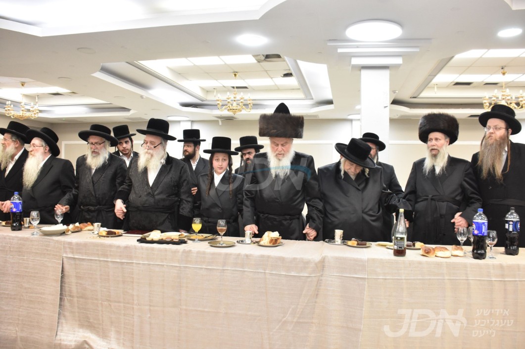 שמחת הבר מצוה פון אן אייניקל פון האדמו"ר מוואסלוי