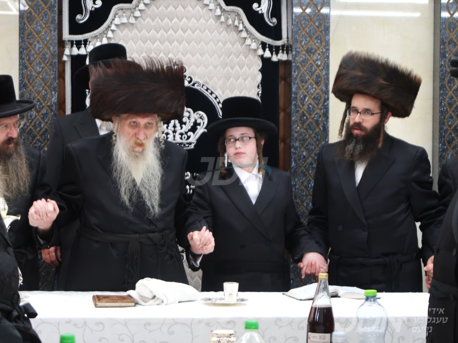 שמחת הבר מצוה פון אן אייניקל פון האדמו"ר מטשארנאביל