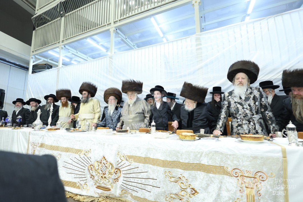 שמחת הבר מצוה בבית תולדות אהרן - מעליץ - קרעטשניף - דזיקוב וויזניץ