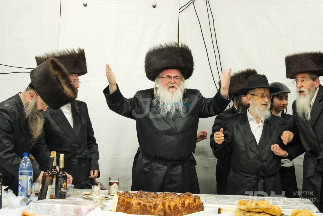 פורים אין חצר הקודש ביאלא רמת אהרן