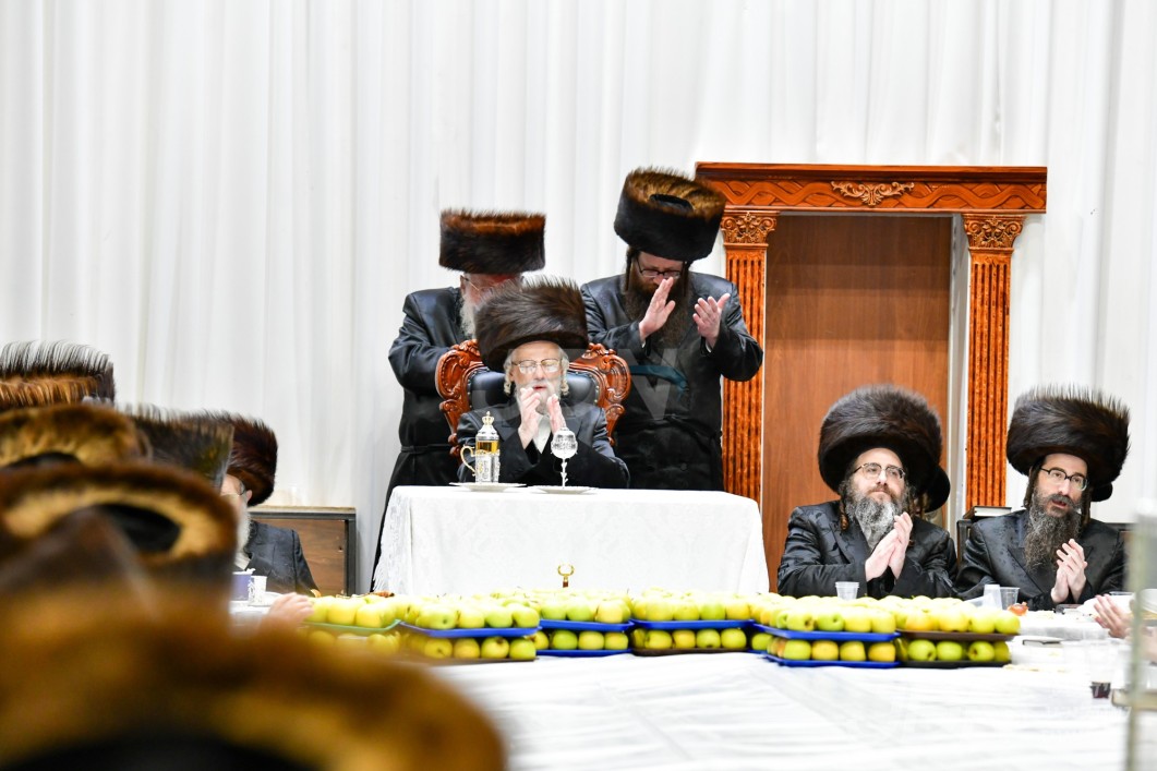 מוצאי שבועות אין חצר הקודש סערט וויזניץ