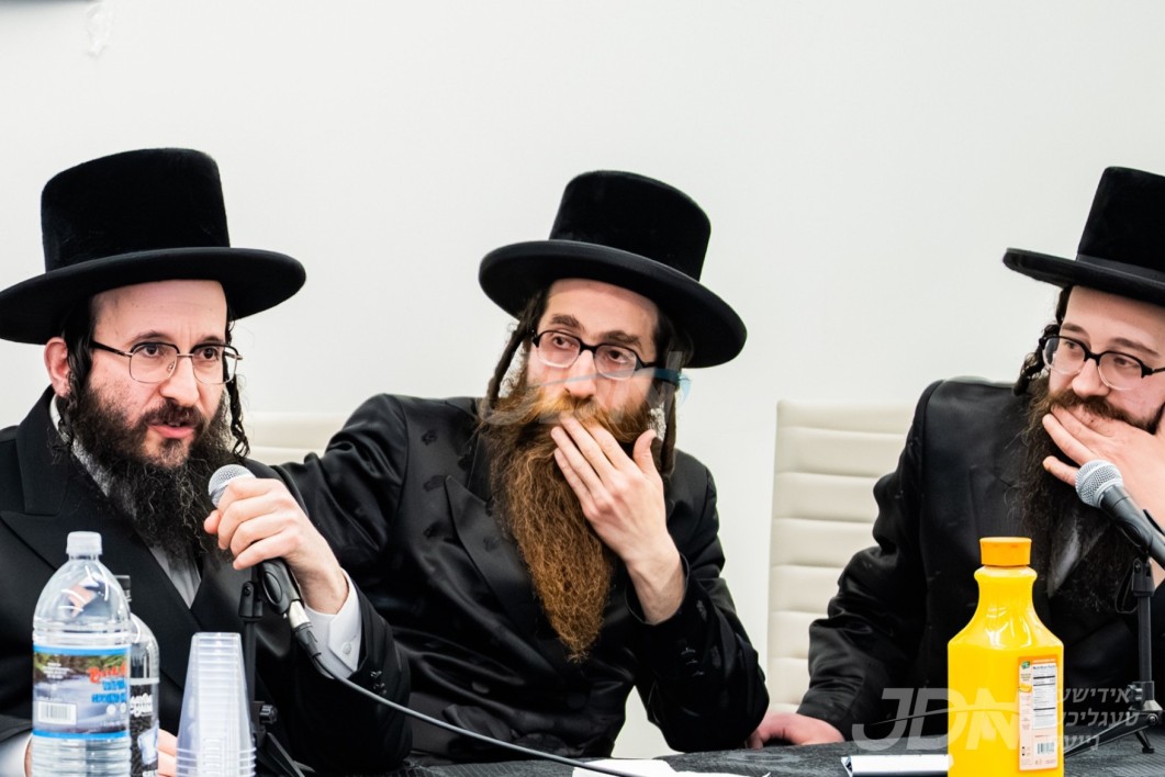 האדמו"ר מוויזניץ וומס"ב אויפגענומען בנו יחידו הגה"צ ר' חיים מאיר אלס רב הקהילה אין מאנסי