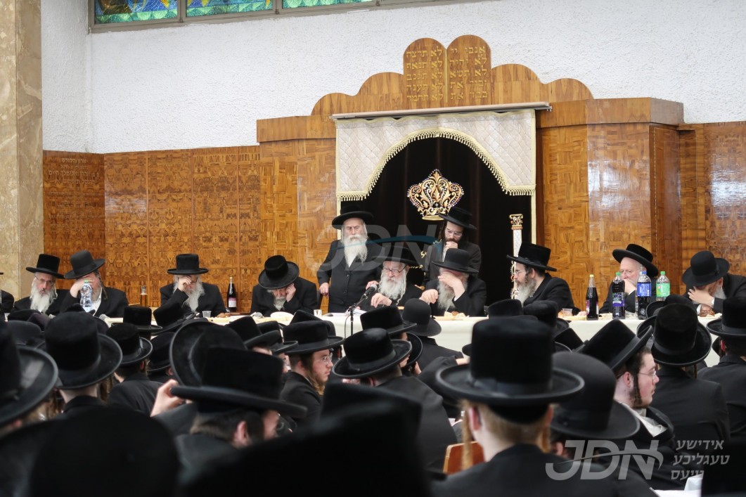 יארצייט סעודה פון הגה"ק גאב"ד טשעבין זצ"ל אין היכל ישיבת טשעבין