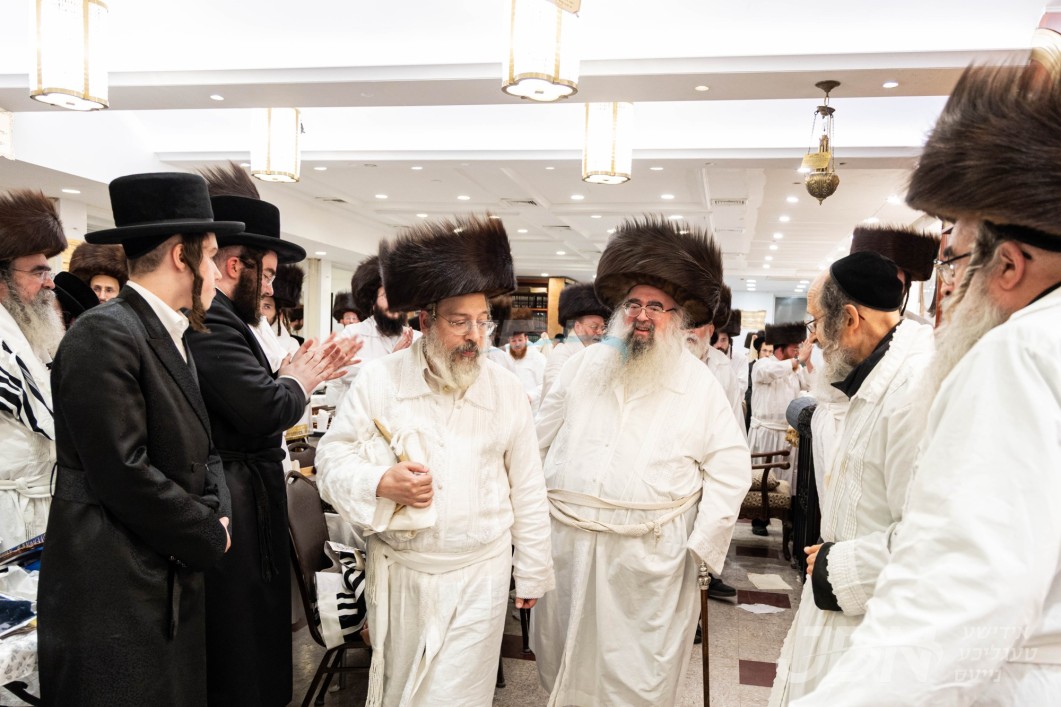 ערב און מוצאי יום כיפור אין חצר הקודש סקאליע