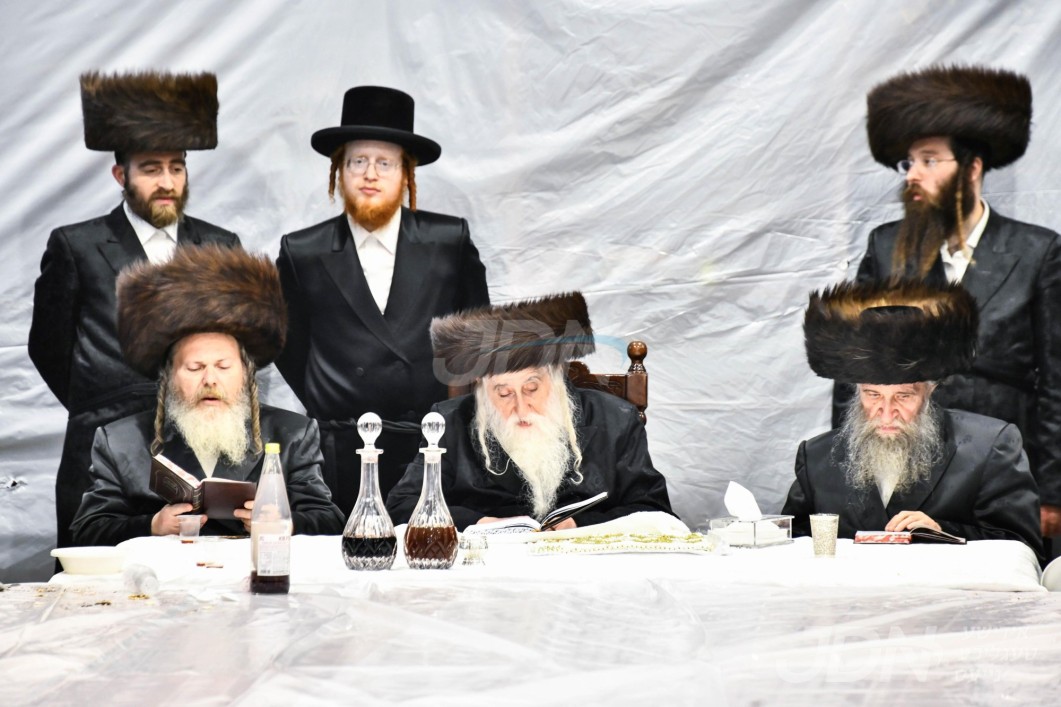 פסח אין חצר הקודש מחנובקה בעלזא