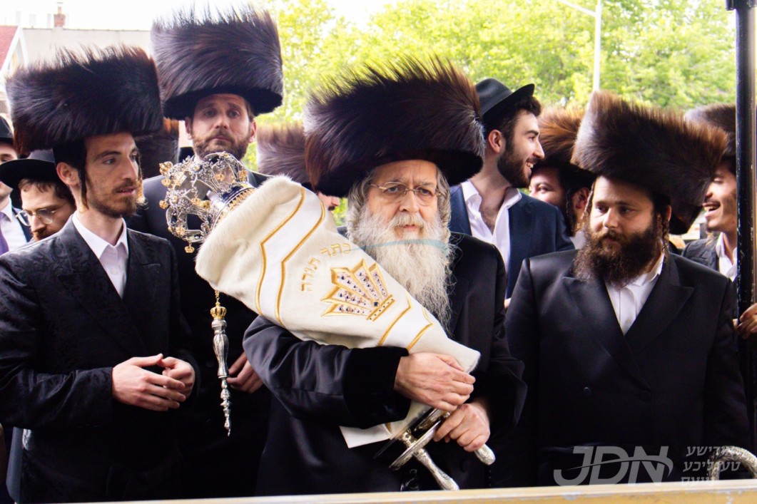 לבקש רחמים: האדמו"ר מדזירקא שפיטאליזירט אין א ערנסטע צושטאנד