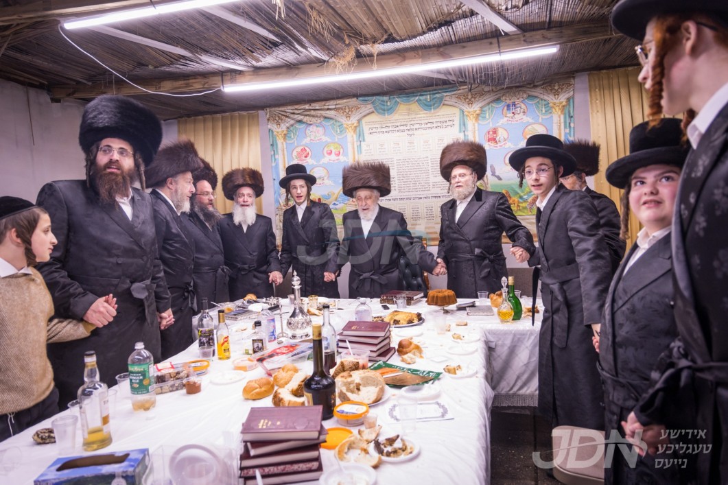סוכות אין חצר הקודש ליסקא