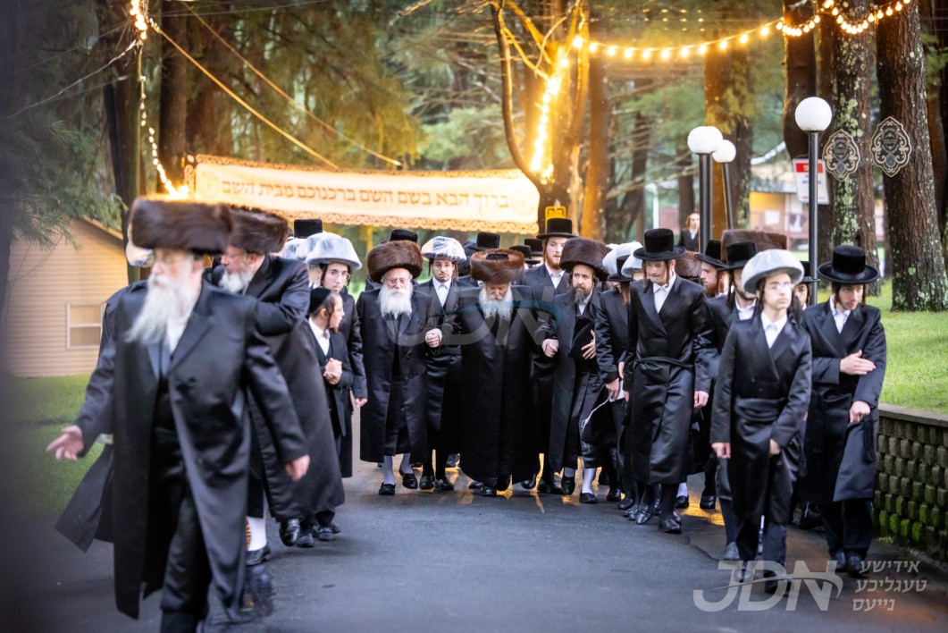 האדמו"ר מבאבוב שב"ק אין מחנה מתיבתא עץ חיים ד'באבוב