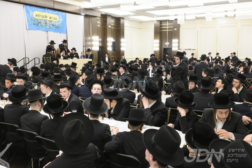 מעמד 'אגרא דתעניתא' סדר הלימוד ביום שבעה עשר בתמוז אין לעיקוואד בראשות האדמו"ר מסקולען פון לעיקוואד
