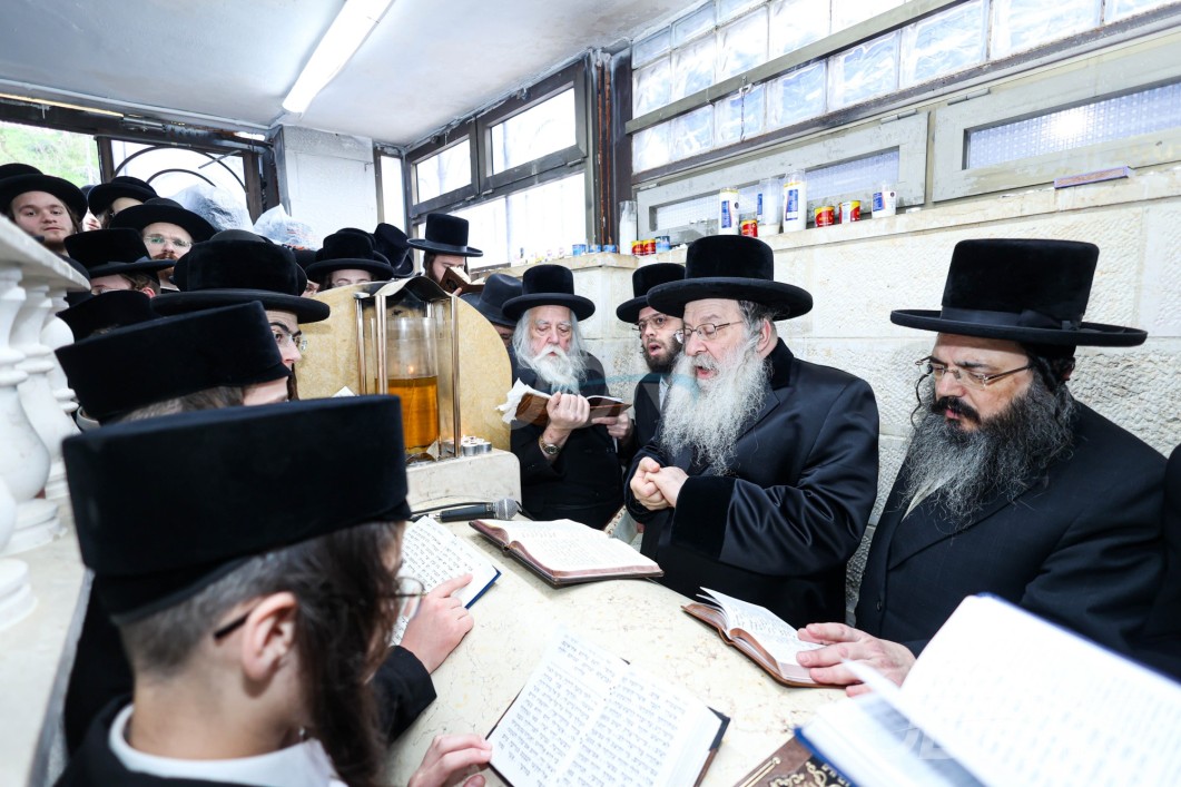 יארצייט פון הרה"ק בעל באר יעקב מנדבורנה זי"ע ביי האדמו"ר מנדבורנה