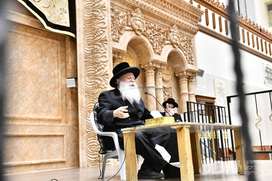 המשפיע הגאון רבי אהרן טויסיג ביים דרשה ליל תשעה אין ביהמ"ד הגדול וויזניץ אין בני ברק