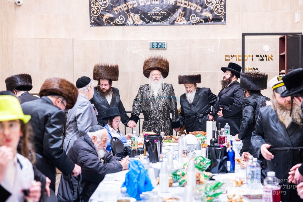 פורים אין חצר הקודש בלאזוב