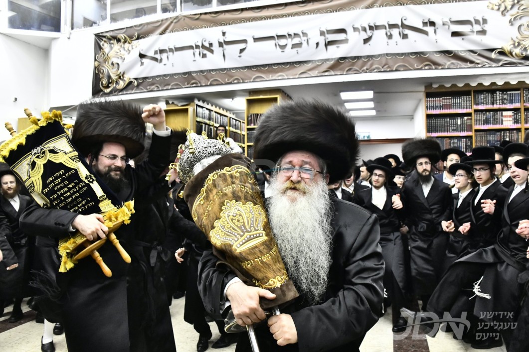 הכנסת ספר תורה צו ביהמ"ד סקולען אין בני ברק