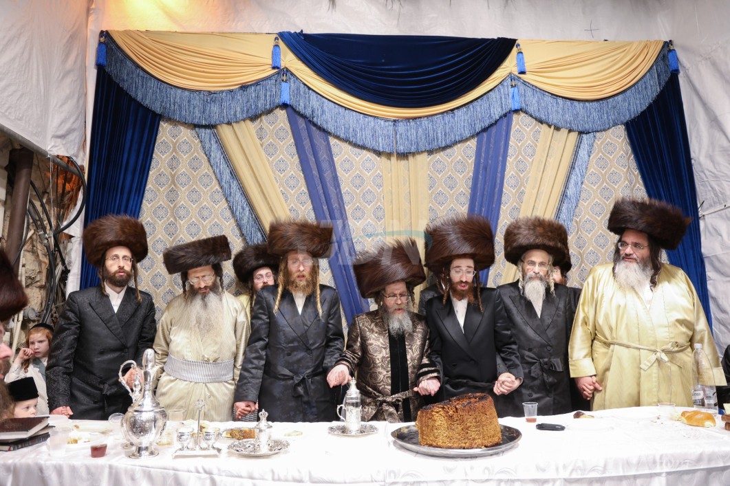 סוכות אין חצר הקודש קרעטשניף סיגעט