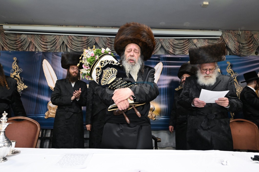 הכנסת ספר תורה לזכות האדמו"ר מזוועהיל