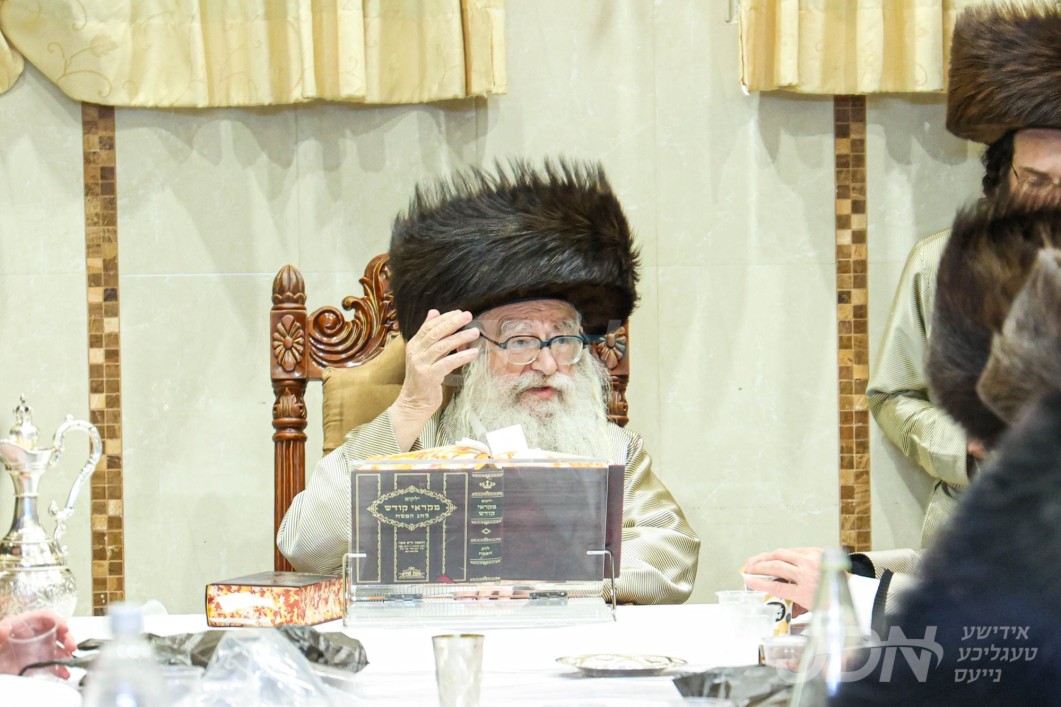 פסח אין חצר הקודש משכנות הרועים