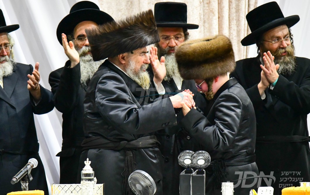 שמחת הבר מצוה פונעם עלטסטע אייניקל פון האדמו"ר מראחמיסטריווקא