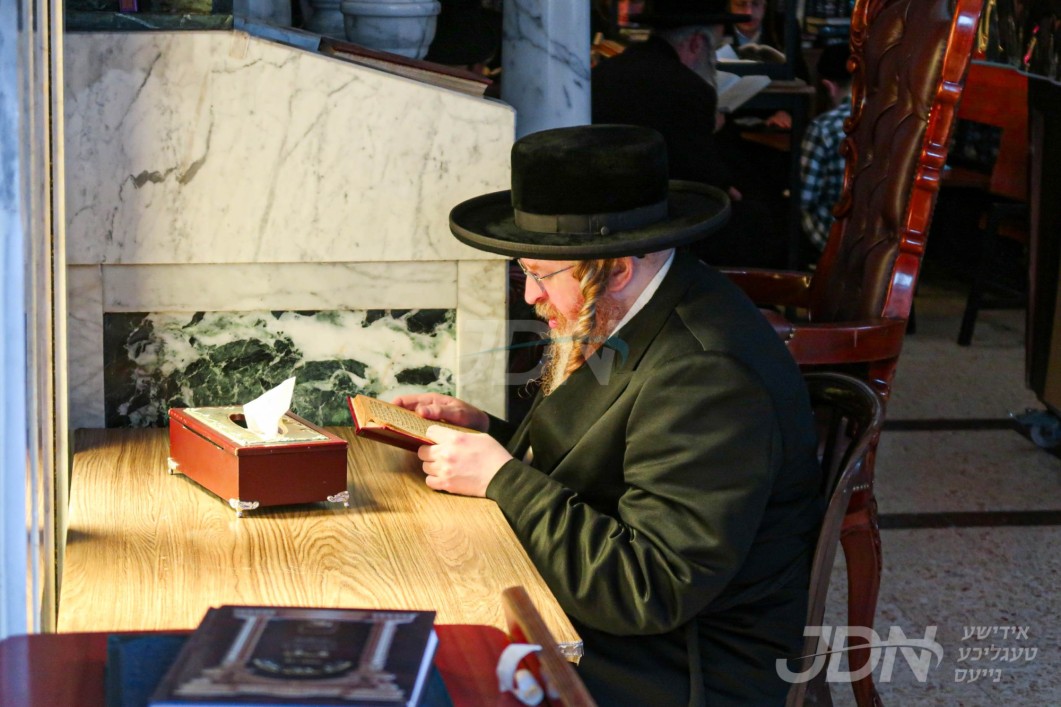 תשעה באב ביי האדמו"ר משומרי אמונים