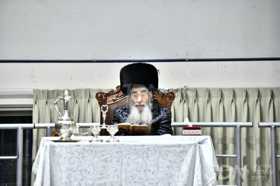 מוצאי שבועות אין חצר הקודש אלכסנדר