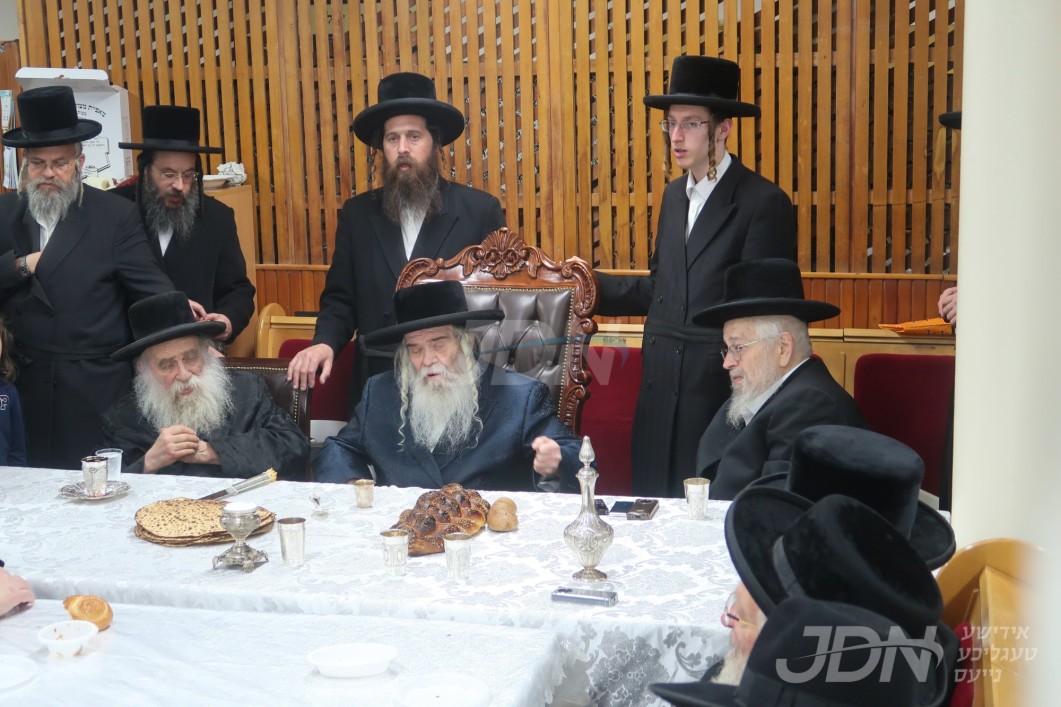 יארצייט פון הרה"ק רבי אליעזר זאב מקרעטשניף זי"ע ביי האדמו"ר מקרעטשניף י"ם אין כפר עטה