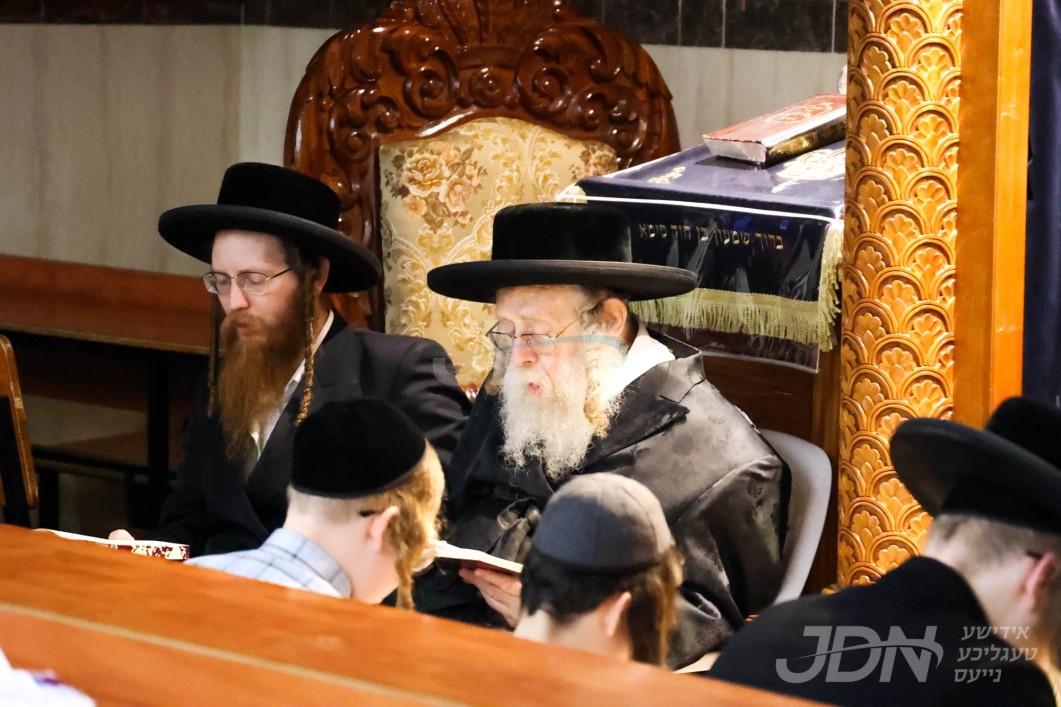 תשעה באב ביי האדמו"ר מקאמארנא