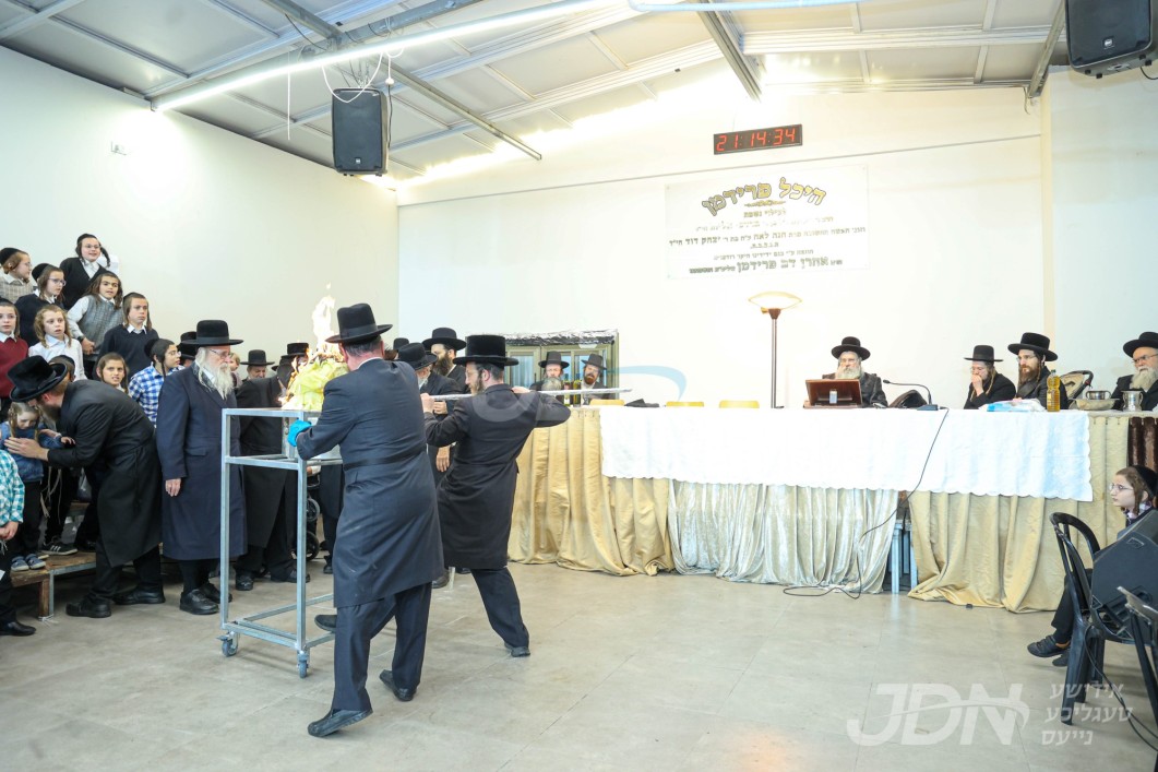 האדמו"ר מטאלנא ביים הדלקה ל"ג בעומר