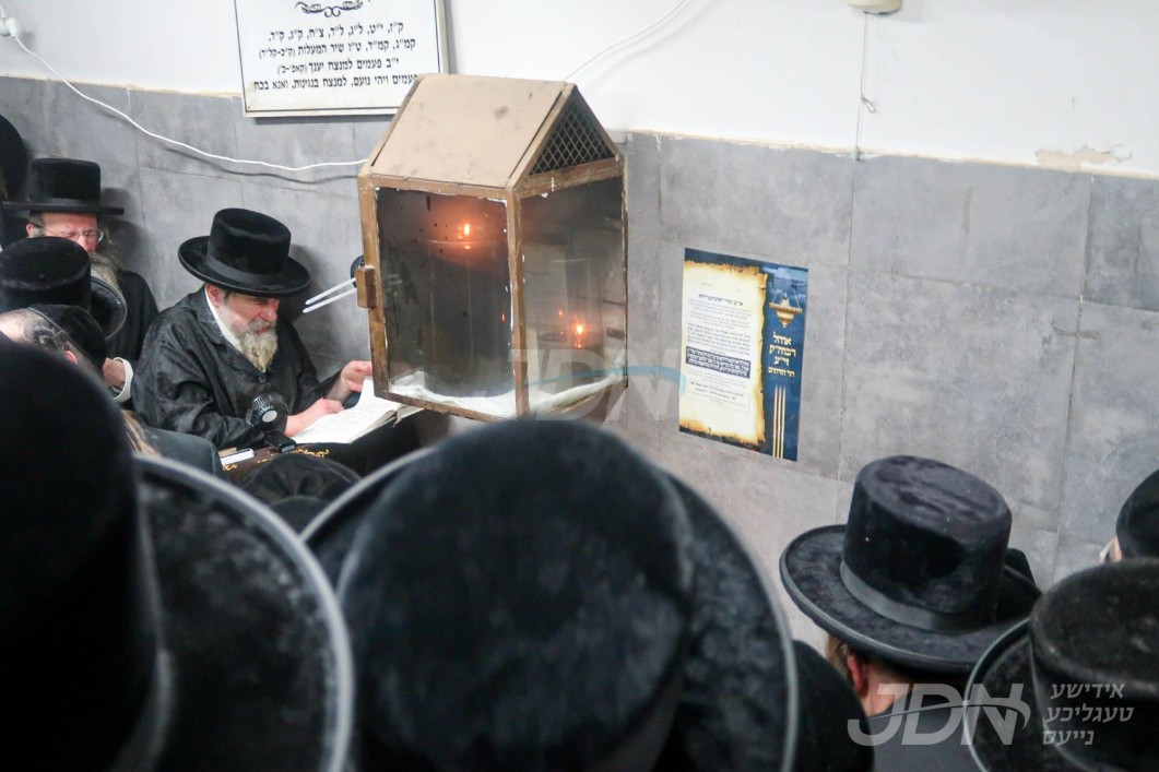 יארצייט פון הרה"ק רבי ישראל מרדכי מראחמיסטריווקא זי"ע ביי בנו האדמו"ר מראחמיסטריווקא