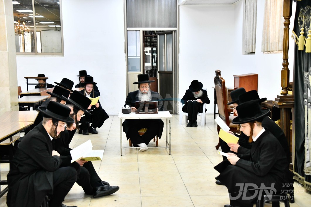 האדמו"ר משבט הלוי ביי תיקון חצות