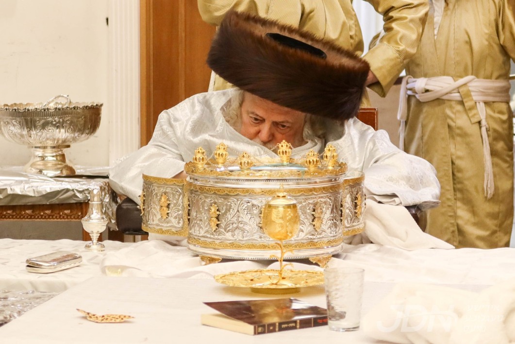 פסח אין חצר הקודש תולדות אברהם יצחק