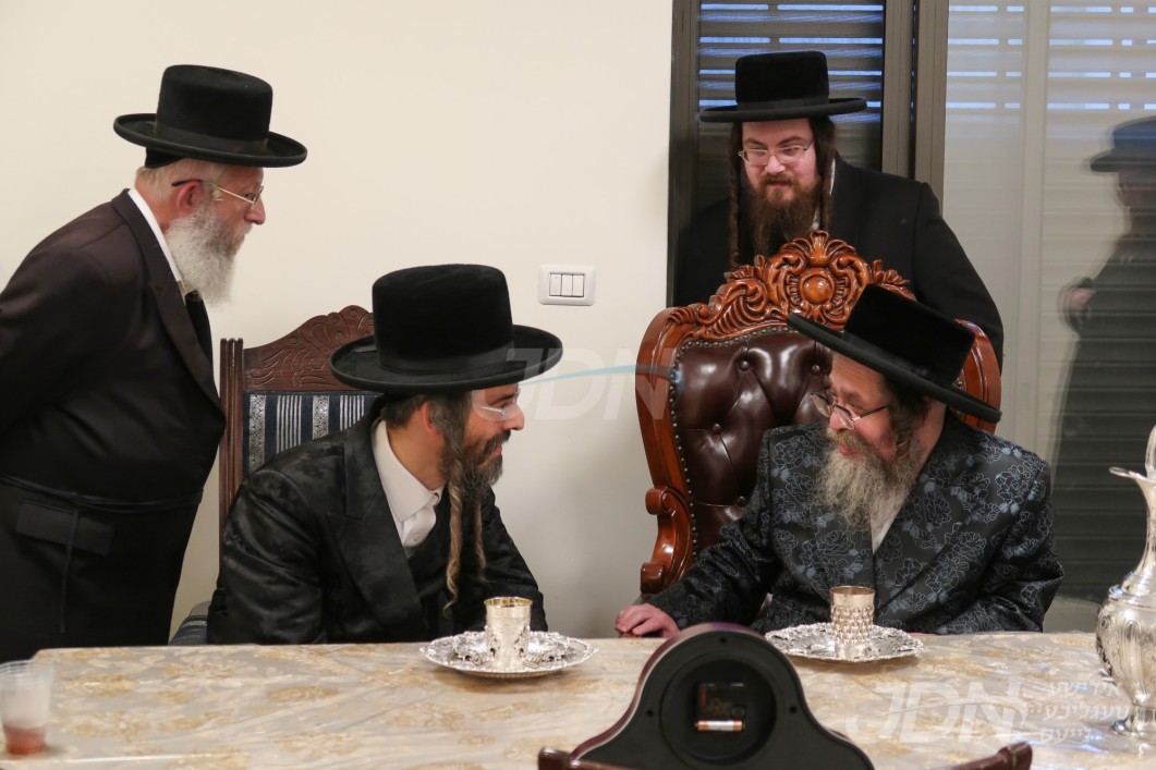האדמו"ר מזוועהיל באזוכט ביי האדמו"ר מקרעטשניף סיגעט