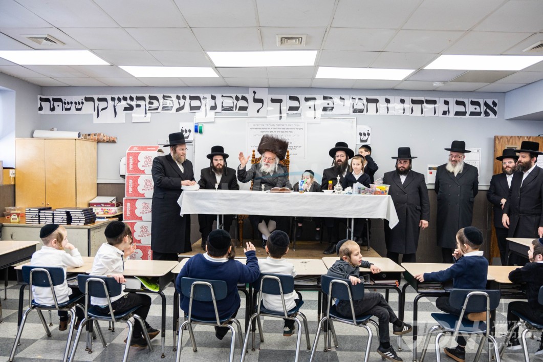 חדר פירן פון אן אייניקל פון האדמו"ר מוויען אין תלמוד תורה וויען אין בארא פארק