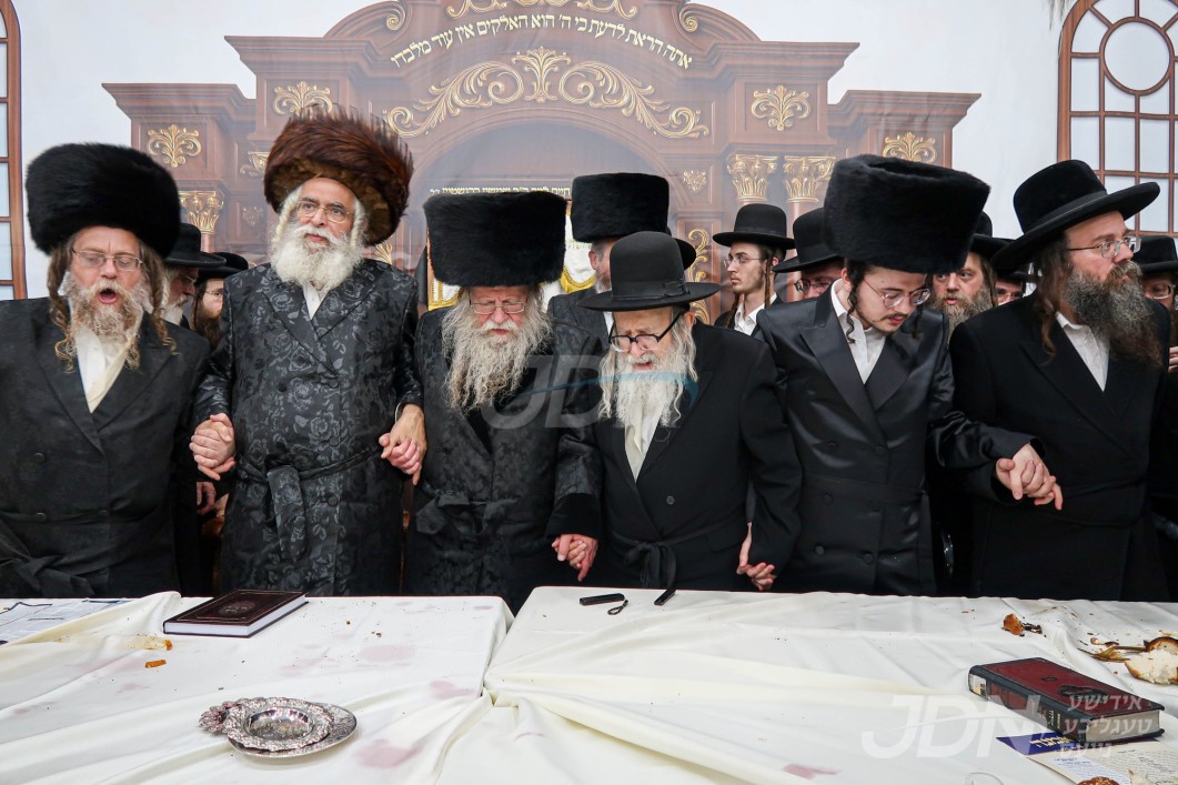 שמחת השבע ברכות פון אן אייניקל פון האדמו"ר מקאזמיר