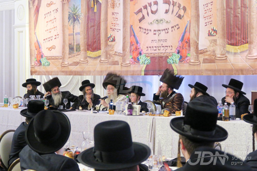שמחת הבר מצוה פון אן אייניקל פון האדמו"ר מניקלשבורג