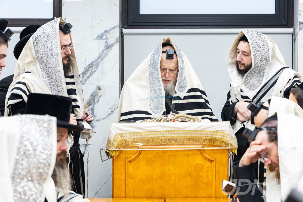האדמו"ר ממונקאטש ביי התרת נדרים ערב ראש השנה