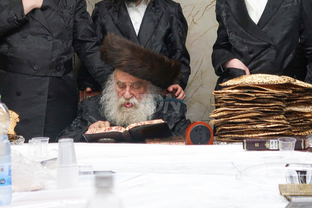 פסח אין חצר הקודש מאקאווא