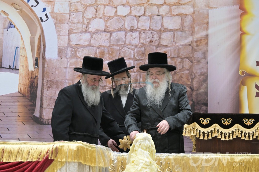 האדמו"ר מדאראג ביים הדלקה ל"ג בעומר