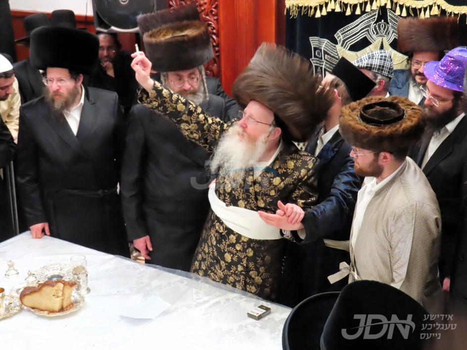 פורים אין חצר הקודש קרעטשניף קרית גת