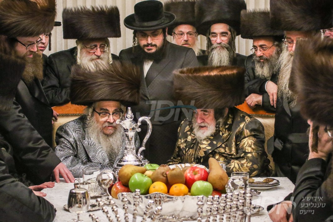 לבקר את החולה: האדמו"ר מסאטמאר טעלעפאנירט צום שוואגער האדמו"ר מוויזניץ לרפו"ש לדרוש בשלומו