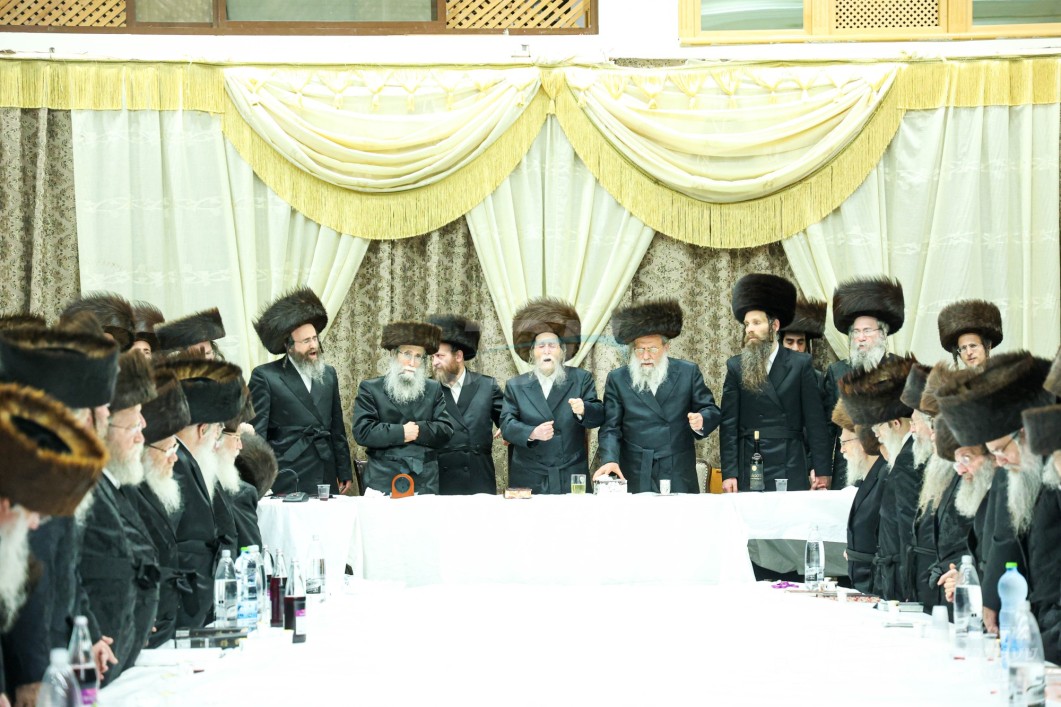 פסח אין חצר הקודש ערלוי