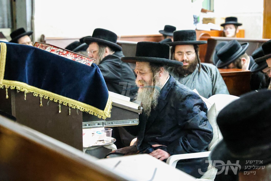 תשעה באב ביי האדמו"ר מקרעטשניף סיגעט