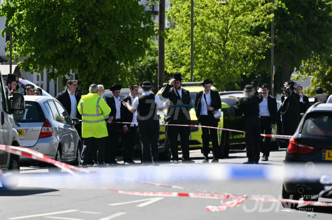 טעראר און אנגסט אין גאלדערסגרין לאנדאן, שטעכעריי טעראר אטאקע פארוואונדעט צוויי אידן רח"ל