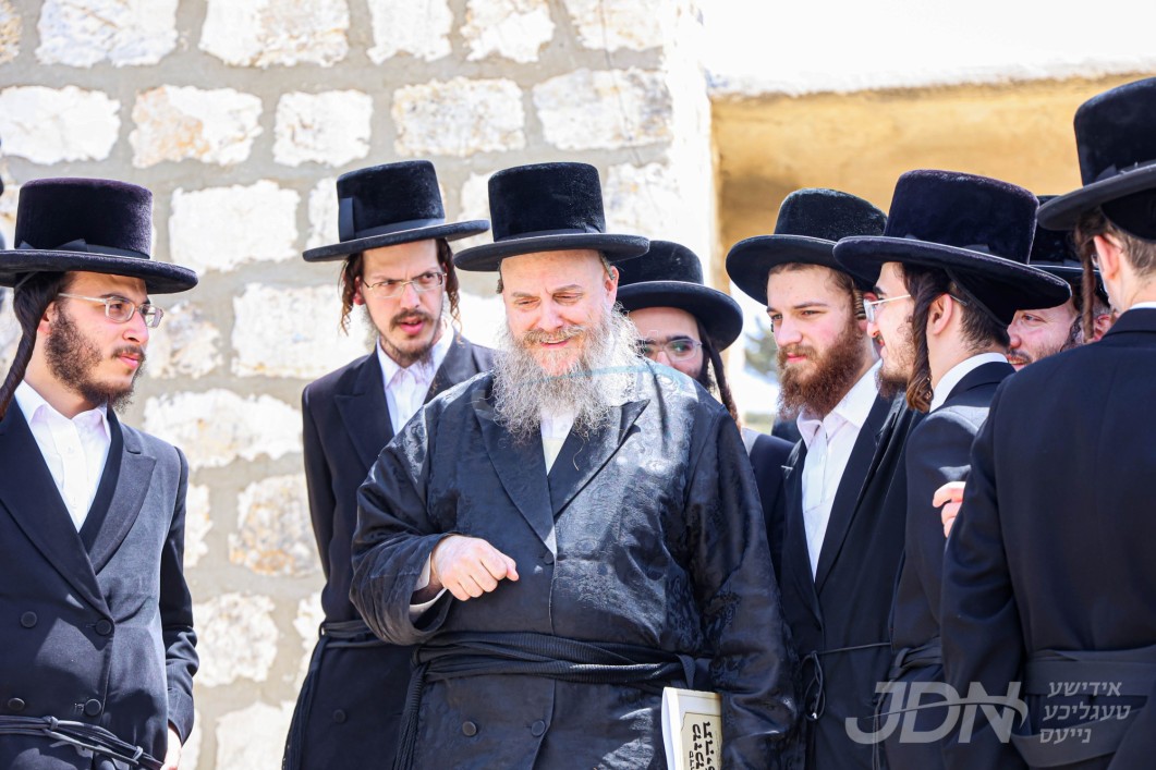 האדמו"ר מסקווירא מאנסי באזוכט אין ארה"ק